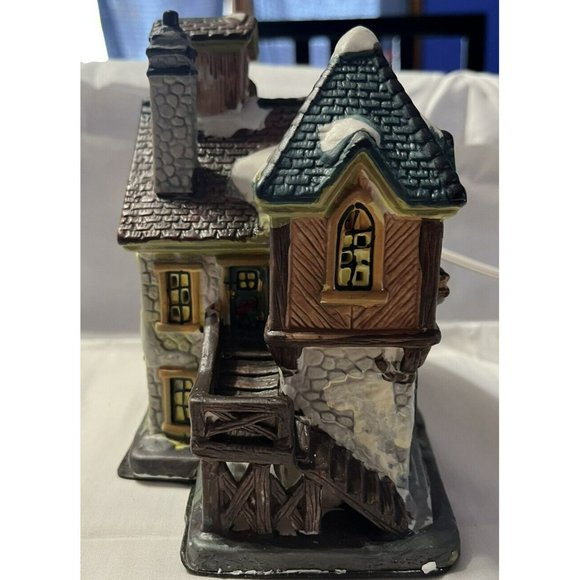 porcelain Santa’s Workshopwith lights inside,  Power Cord, Bulb And Glass Window - Picture 6 of 8